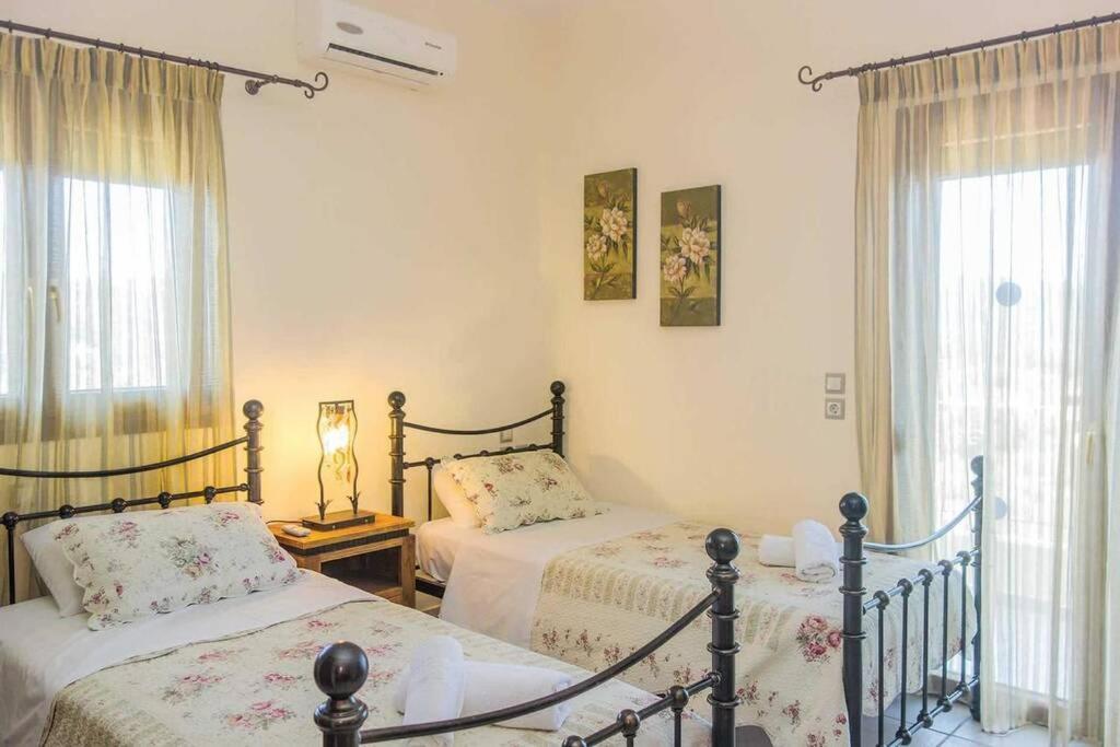 Villa Ouranos In Pefkias Città di Skopelos Esterno foto