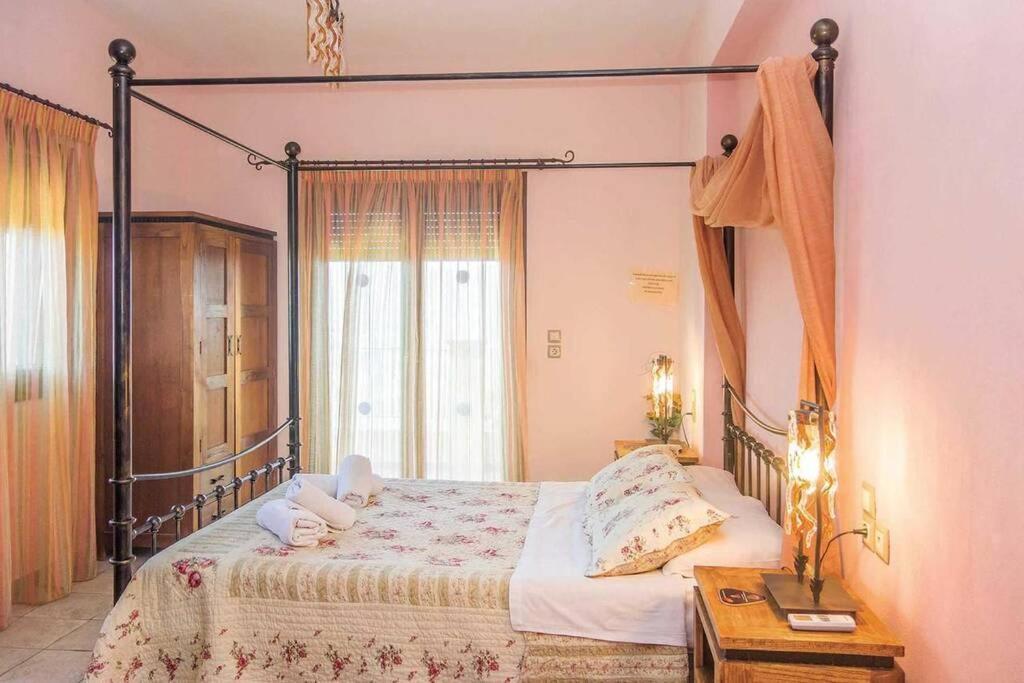 Villa Ouranos In Pefkias Città di Skopelos Esterno foto