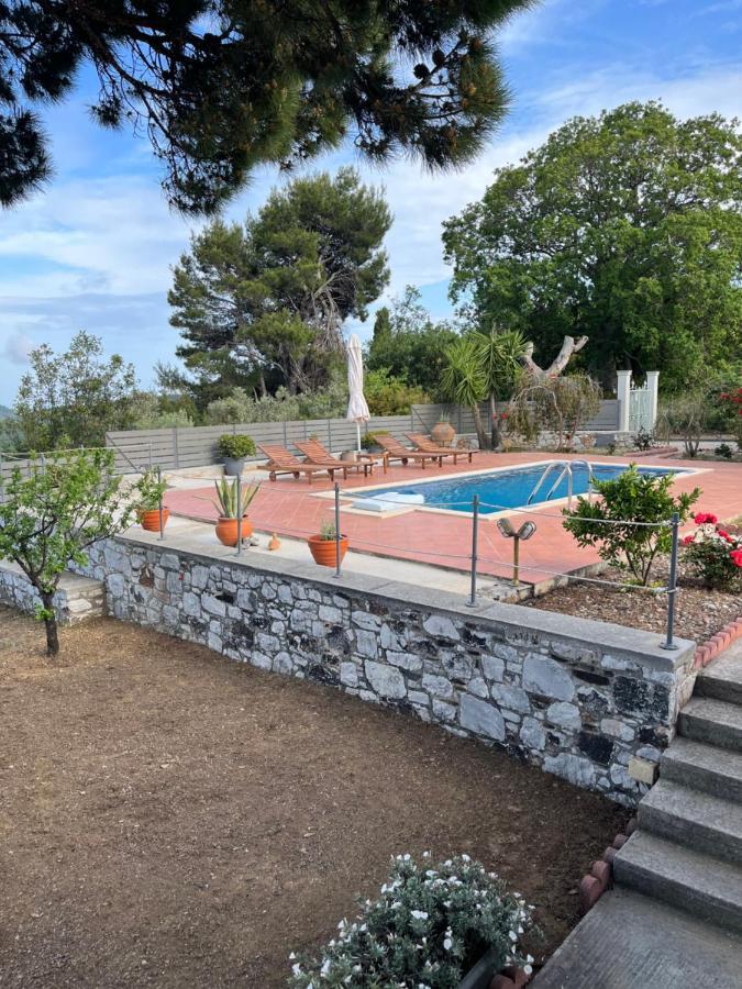 Villa Ouranos In Pefkias Città di Skopelos Esterno foto