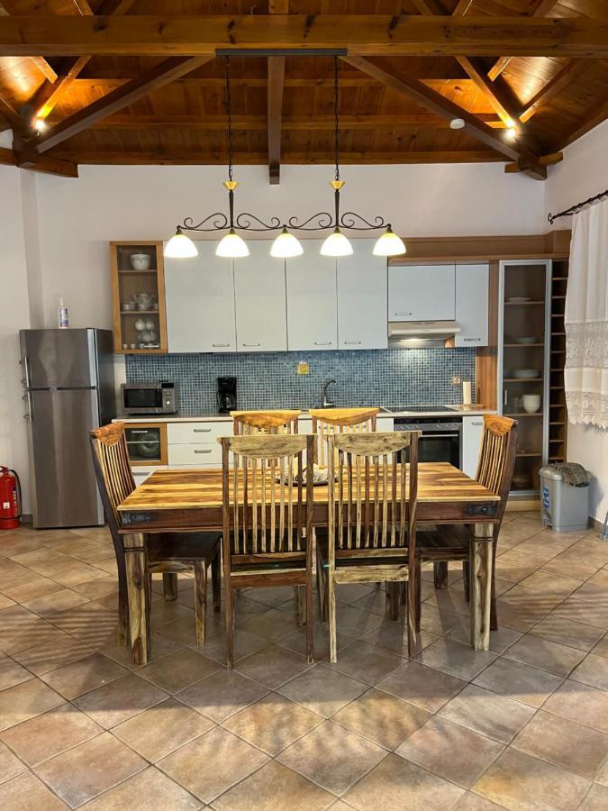 Villa Ouranos In Pefkias Città di Skopelos Esterno foto